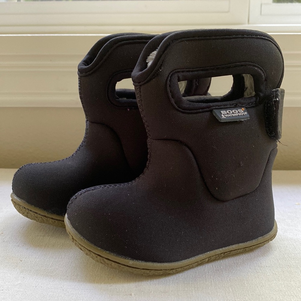 Baby Bogs, insulated waterproof rain boot, size 4 baby